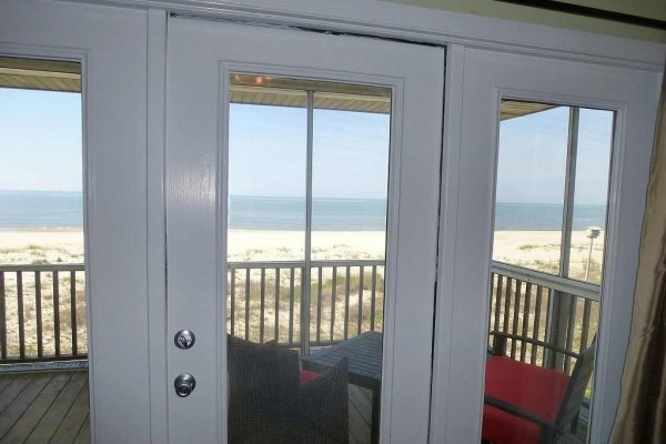 [Image: Beachfront, Affordable, Yard, 3 Masters, 1 Level, Screened Porch]