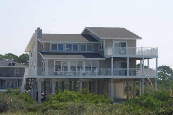 [Image: Spacious 6 Bedroom Home Overlooking the Gulf of Mexico and with Bay Access]