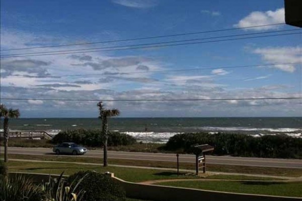 [Image: Cozy Condo, Ocean View, Private Beach May Special $450.00wk]