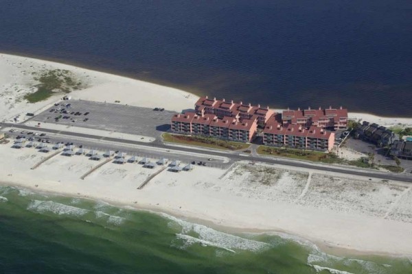 [Image: Beautiful Beachfront Condo, 3BR/3BA]