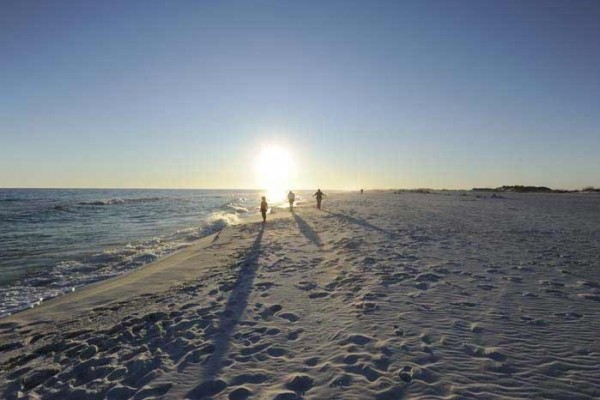 [Image: Beautiful Beachfront Condo, 3BR/3BA]