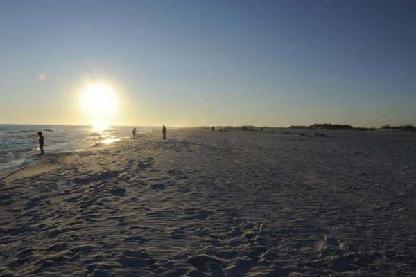 [Image: Beautiful Beachfront Condo, 3BR/3BA]