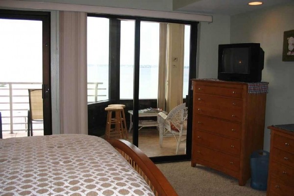 [Image: Pensacola Beach Condo-Beach on Three Sides-Rimmed by 7 Mile Park]