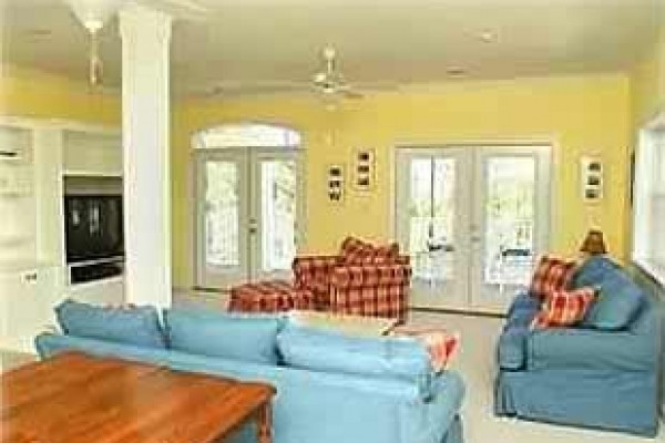 [Image: Gated Community- 4 BR W/ 2 Masters- Prvt Heated Pool - 6 Bikes]