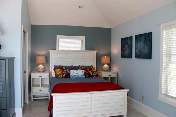 [Image: Mariner'S Compass: 3 BR / 3 BA Beach House in St George Island, Sleeps 9]