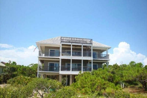 [Image: Beachwalker Cottage - Only 100 Steps to the Beach!]