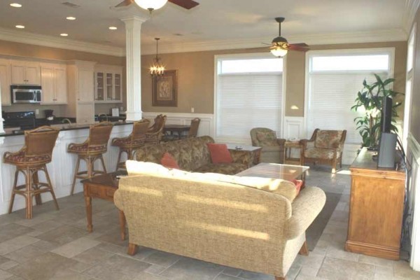 [Image: Smiley's Beach Getaway - Luxurious, Gulf View 6BR/6BA, Pets Ok]