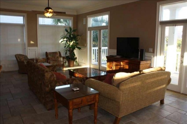 [Image: Smiley's Beach Getaway - Luxurious, Gulf View 6BR/6BA, Pets Ok]