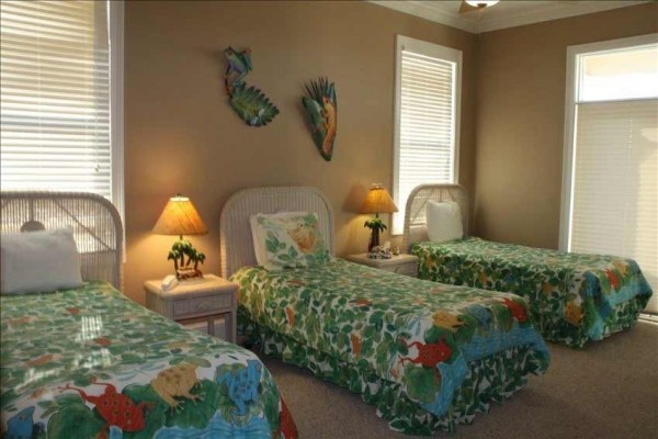 [Image: Smiley's Beach Getaway - Luxurious, Gulf View 6BR/6BA, Pets Ok]