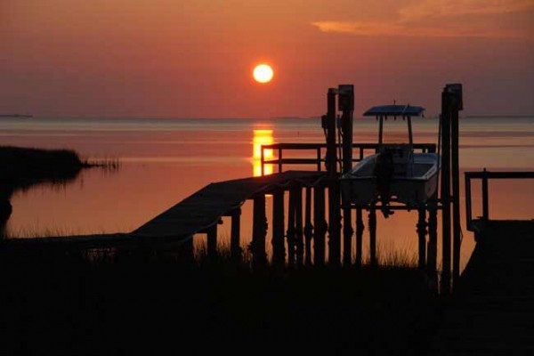 [Image: Private Bayfront Home on 2.5 Acres. Dock with Kayak Launch. $1115/Week Fall Rate]