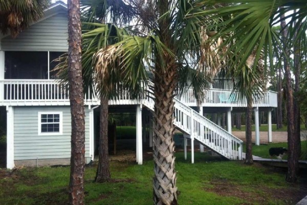 [Image: Private Bayfront Home on 2.5 Acres. Dock with Kayak Launch. $1115/Week Fall Rate]