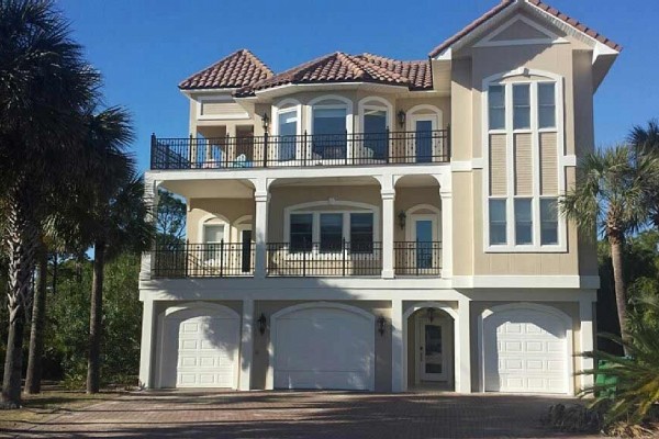 [Image: First Tier Home in the Plantation with Direct Beach Access and Amazing View]