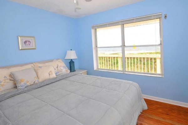 [Image: Ocean Front, 5 Bedrooms, Hdtv, Wifi - Watch Sunrise and Sunset on Deck]