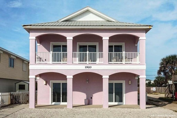 [Image: Water's Edge Ocean Front, 4 Bedrooms, New Hdtv, Blue Ray]