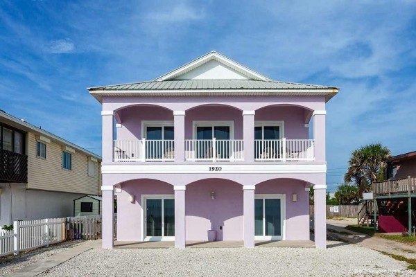 [Image: Water's Edge Ocean Front, 4 Bedrooms, New Hdtv, Blue Ray]