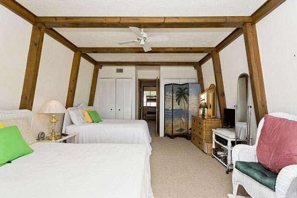 [Image: Flagler Oasis Beach House - Sleeps 8, Beach Front, Hdtv, Wifi]