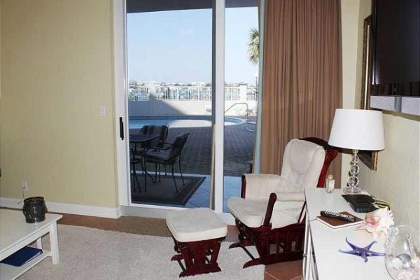 [Image: Gorgeous New Sea Spray Riverside 1br1ba!! Ground Floor Walk Out- Pool Front!]