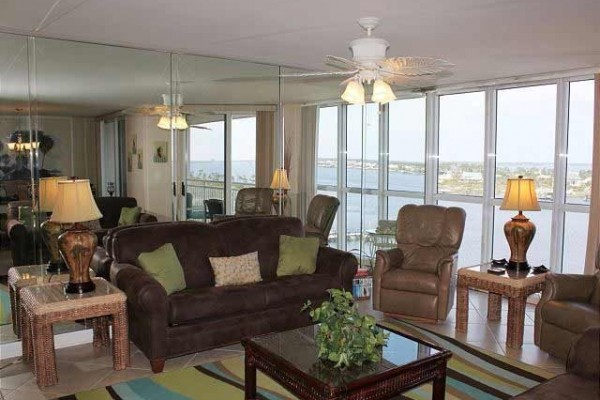 [Image: Brand New Sea Spray Riverside 2BR 2BA- Amazing 9th Floor Views!]