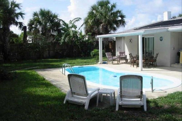 [Image: Private 3/2-Solar Htd-Pool-Pets Ok-$960.00 Per Week Inclusive]