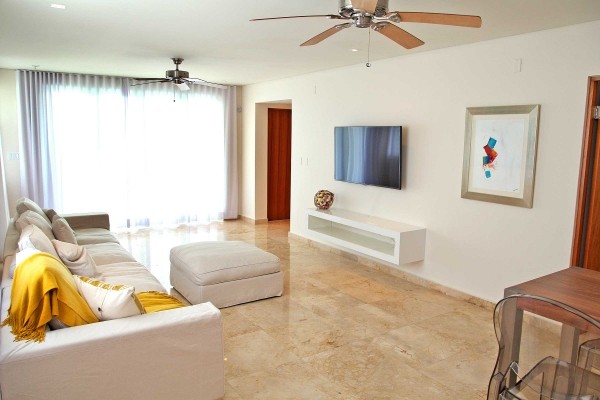 [Image: Casa Cacique - Walk to the Beach - Luxury 5BR/5.5bath - Ocean Park Beach]