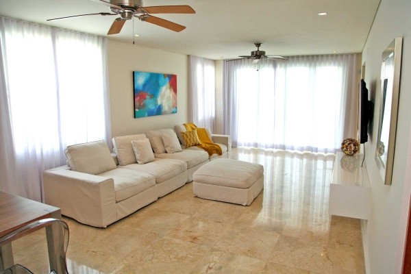 [Image: Casa Cacique - Walk to the Beach - Luxury 5BR/5.5bath - Ocean Park Beach]