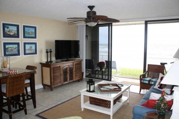 [Image: Pottery Barn Decorated Oceanfront Townhouse on Ground Floor!]