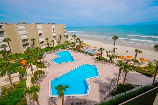 [Image: Luxurious Oceanfront Condo in New Smyrna Beach]