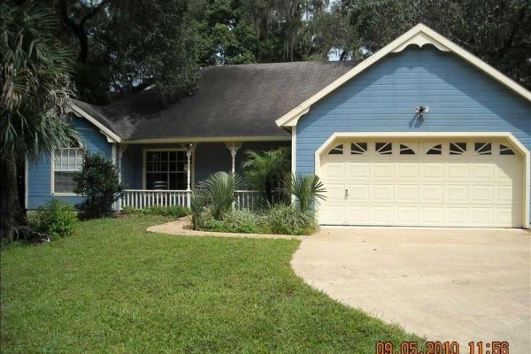 [Image: Cozy Cottage on Lake George, Florida]