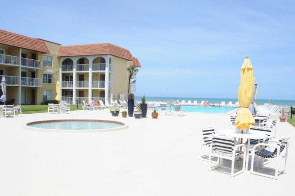 [Image: Dottie's Beach Retreat Just Posted Low Summer Rates!]