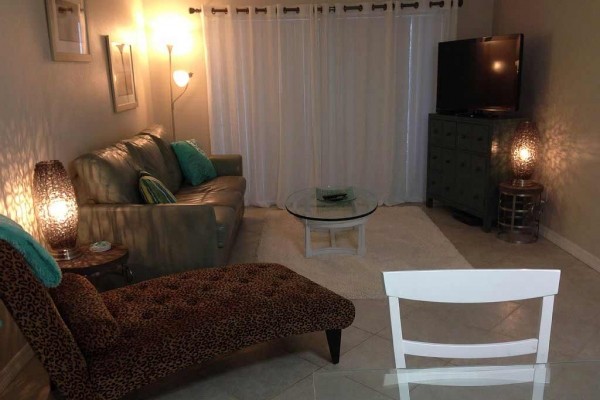 [Image: Stunning Direct Ocean Front Condo! Elegantly Furnished. Wifi. No Drive Beach!]
