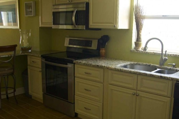 [Image: Special! Aug 23-29...$500! Oceanview Condo-Near Shops/Restaurants]