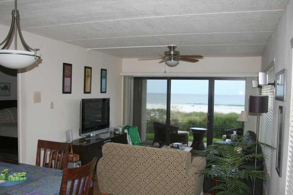 [Image: Breathtaking View from This Peaceful Private Oceanfront Condo]