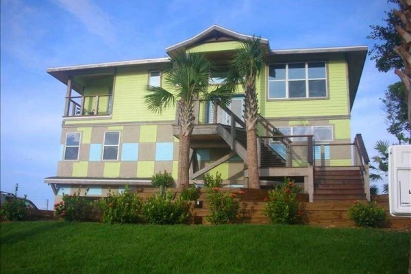 [Image: Fabulous Pool Home with Fantastic Views! Pristine Beaches]