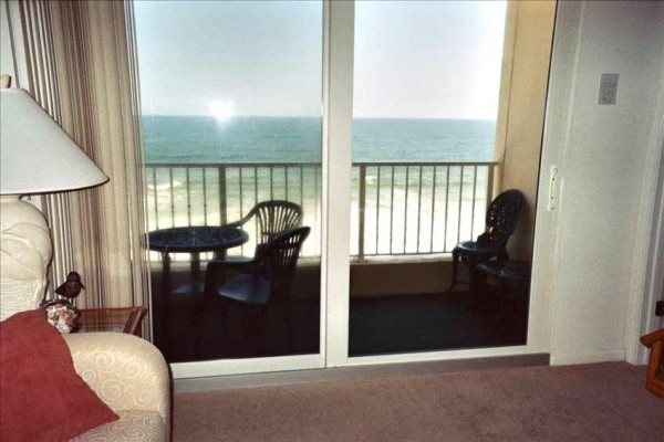 [Image: Inviting Oceanfront Condominium Near Daytona Beach]