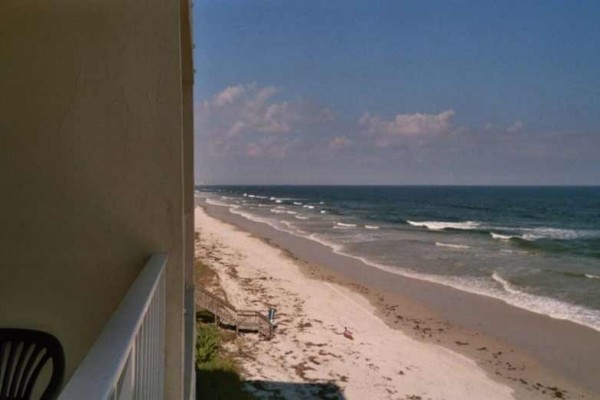 [Image: Inviting Oceanfront Condominium Near Daytona Beach]