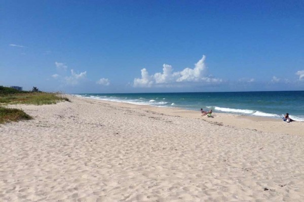 [Image: Beautiful 6th Floor South Corner 3 BR, 2 Bath Condo W/Ocean to River Views]