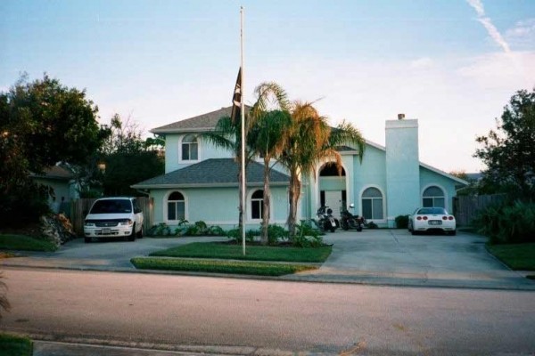 [Image: Luxury 4000 Sq Ft 5 Bedroom Pool Home with Jacuzzi and Billards Room]