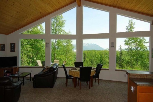 [Image: Rose Ridge: Upscale Cottage with a View!]