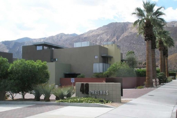 [Image: Contemporary -Walking Distance to Downtown Palm Springs]