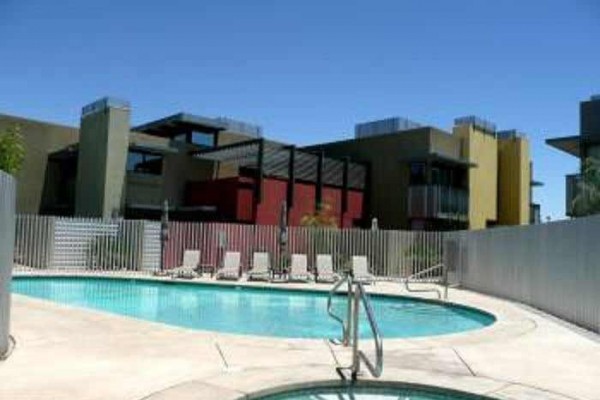 [Image: Contemporary Palm Springs Desert Oasis]