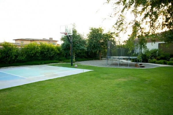 [Image: Private Luxury Estate: Guesthouse, Pool/Spa, Basketball, Sauna, Pool Table]
