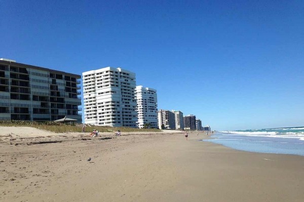 [Image: Direct Ocean Front Condo with Riviera View, Wi-Fi and Cable Included]