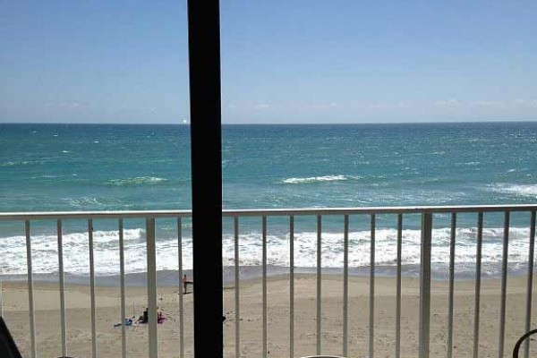 [Image: Direct Ocean Front Condo with Riviera View, Wi-Fi and Cable Included]