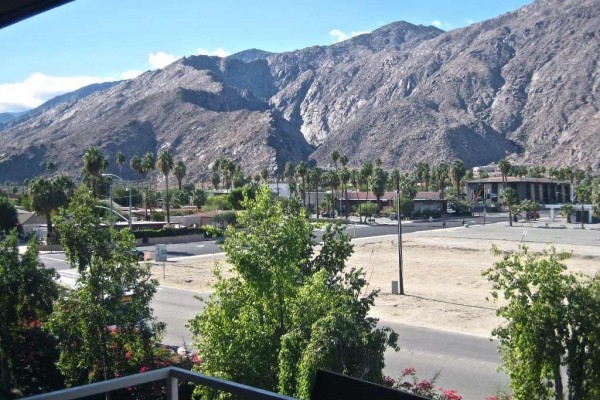 [Image: Beautiful Views! Remodeled &amp; Relaxing Location]