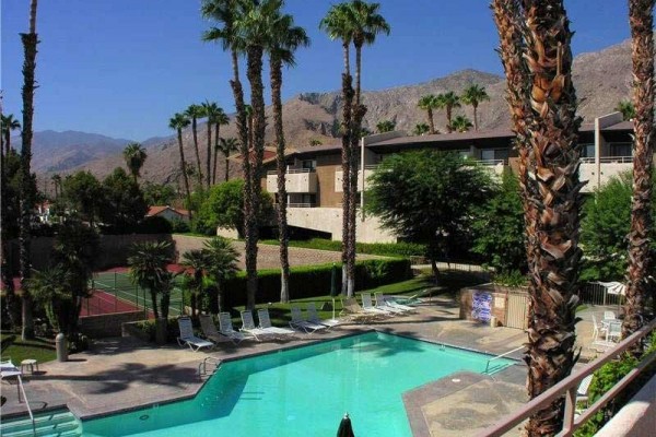 [Image: Biarritz Modern Dream: 1 BR / 1 BA Condo in Palm Springs, Sleeps 4]