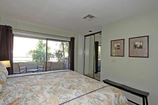 [Image: Cheerful 1st Floor Condo, No Stairs. Lovely Gardens/Pool/Spas. Walk to Downtown.]