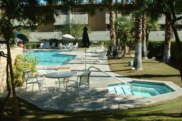 [Image: Palm Springs 'Movie Star' Condo! Walk to Town and Events]