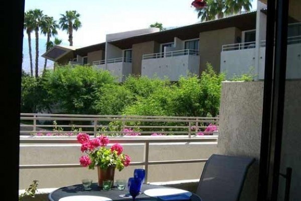 [Image: Palm Springs 'Movie Star' Condo! Walk to Town and Events]