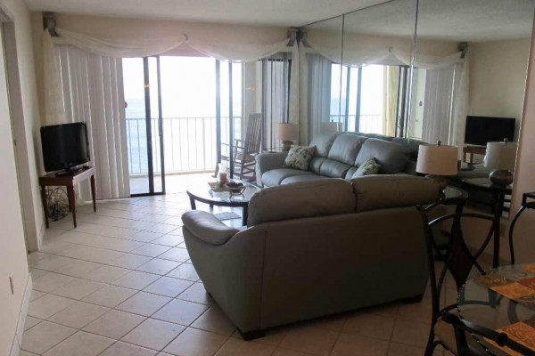 [Image: Direct Ocean Front Condo with Riviera View, Wi-Fi and Cable Included]