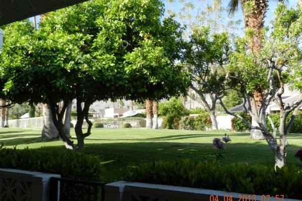 [Image: Snowbirds...Find Your Seasonal South Palm Springs Oasis...3 Mos. Min.]